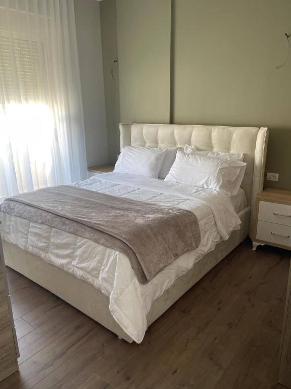 Spacious apartment with balcony, Yzberish