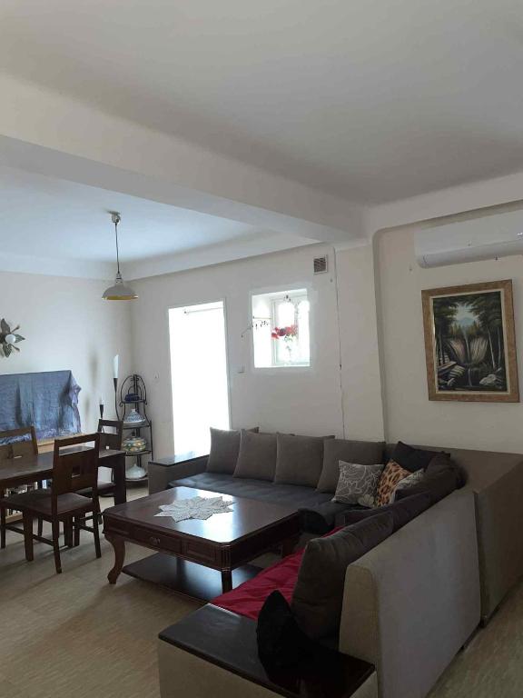 F4 bouzeriah, Bouzareah