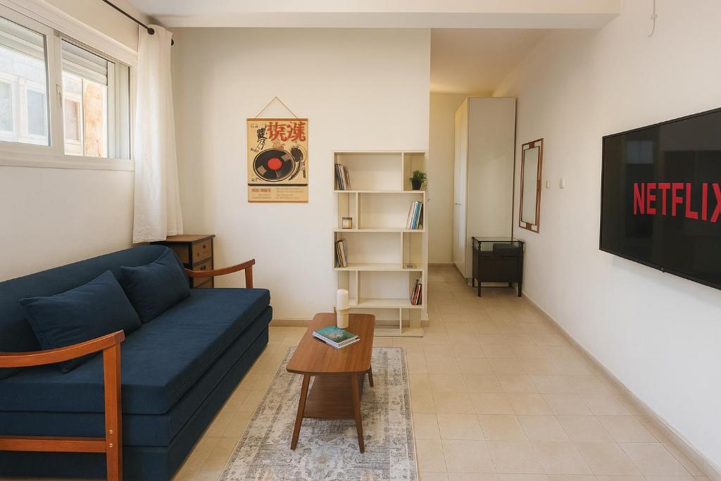 Yellow Emerald, Haifa