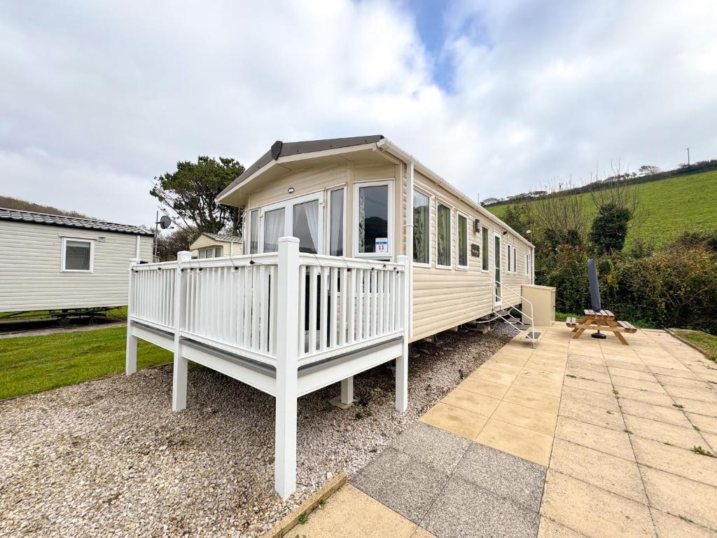The Windermere- Luxury Caravan Retreat by the Sea in Devon, Burgh Island