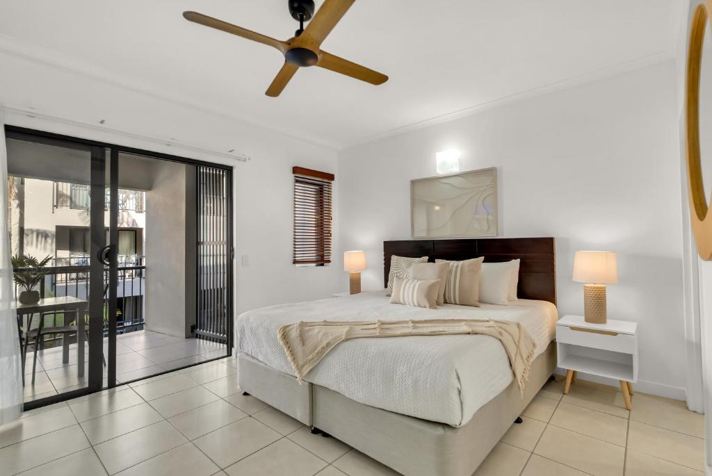 Lagoon Lookout - Poolside Studio near Trinity Beach, Trinity Beach