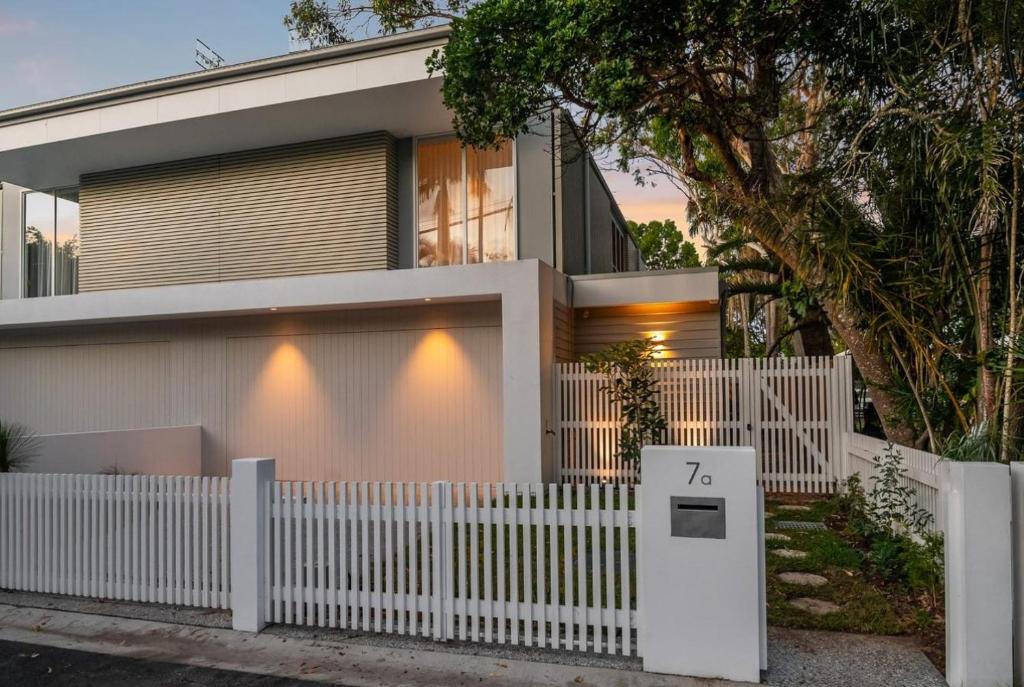 Lighthouse Peek - Luxury, Central, Private Pool, Byron Bay