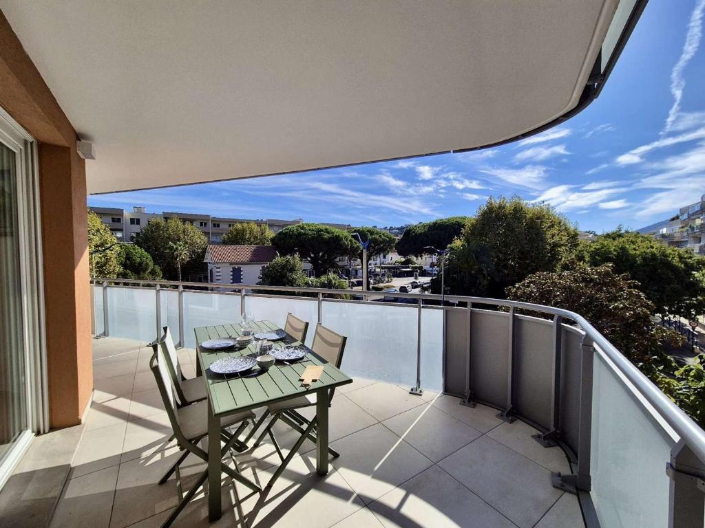 Appartement moderne 4 pièces, climatisé, parking, Cavalaire-sur-Mer - FR-1-226B-248 - 1