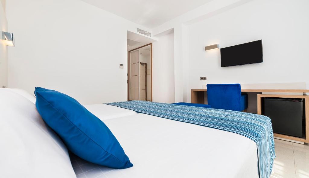 Globales Playa Estepona — Hotel rooms in Estepona, Andalusia