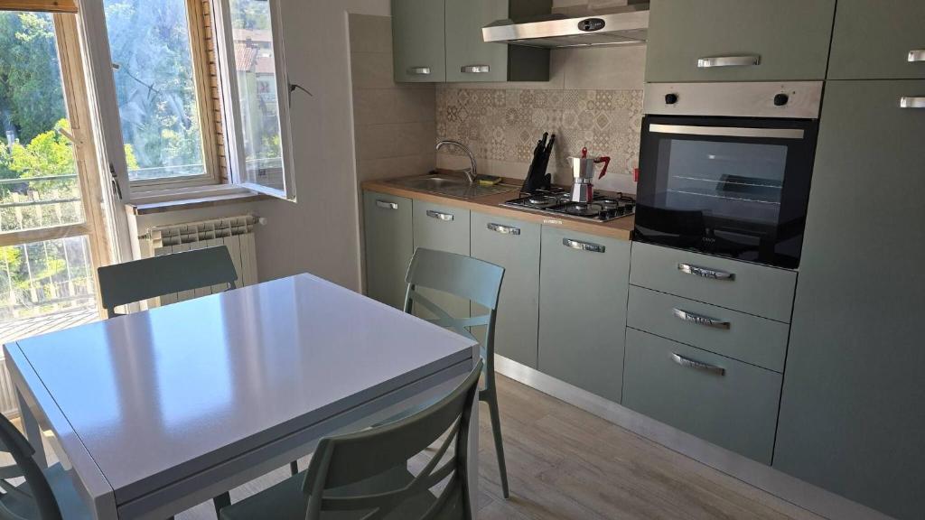 Lakeview Balcony Apartment in Bolsena - 4