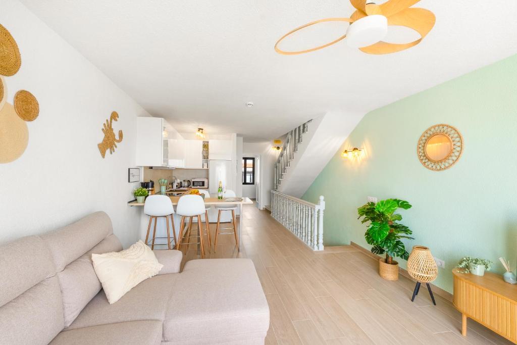 Luxury house with 3 bedrooms and ocean and mountain views - 2