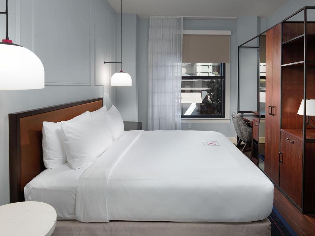San Francisco Axiom Hotel room