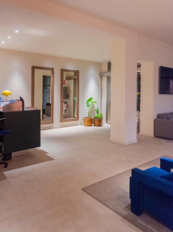 フロント・ロビー