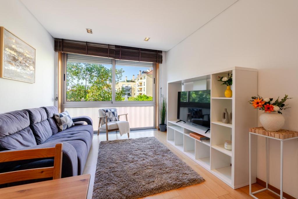 Modern Flat with Workspace in Foz by HostWise, Porto