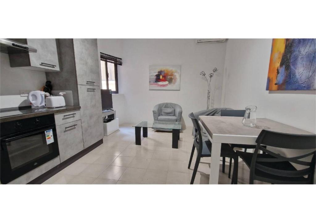 Compact, Convenient 1br Flat, Sliema