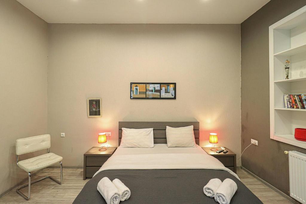 Central Tbilisi Apt Near Rustaveli Ave - By Wehost, Tbilisi