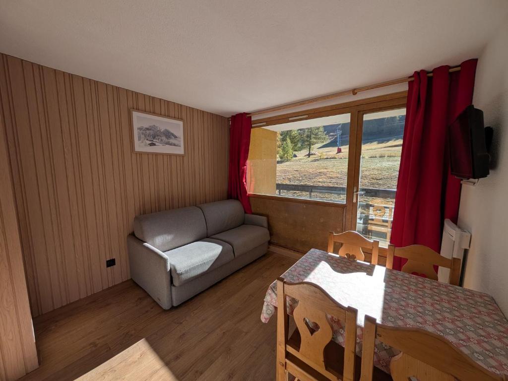 Studio cosy rénové plein sud avec vue sur pistes et parking à Montgenèvre - FR-1-445-74 - 1