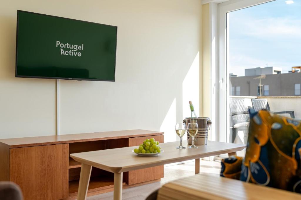 Shoreline Escape by Portugal Active, Marinhas