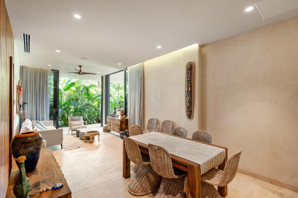 Modern Retreat with Private Garden and Jacuzzi - 2