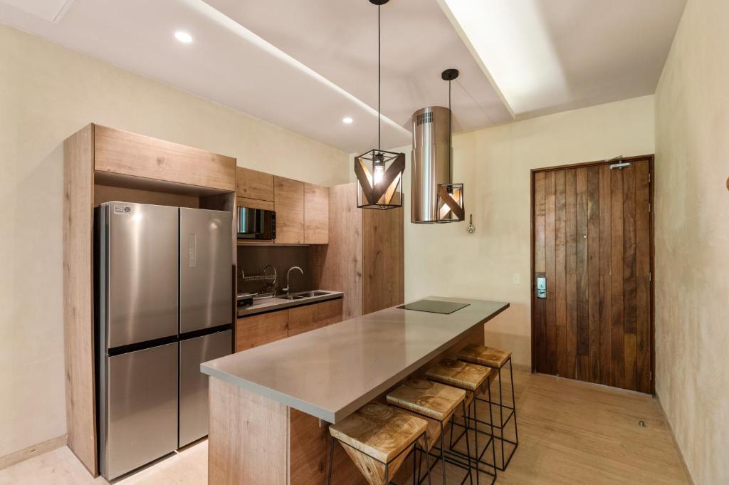 Modern Retreat with Private Garden and Jacuzzi - 4