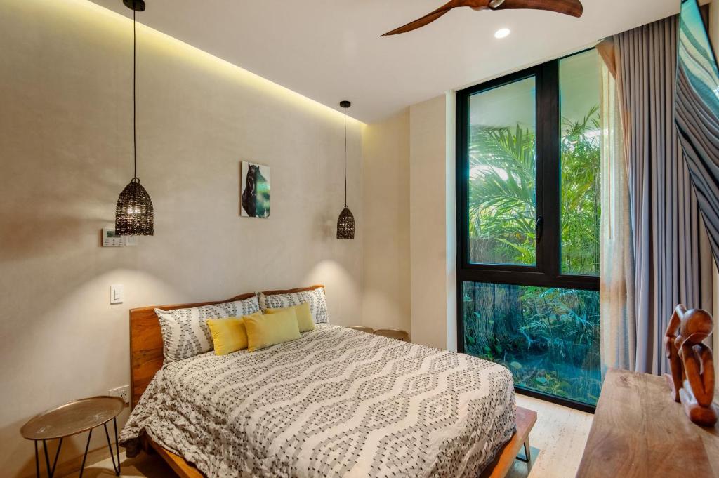 Modern Retreat with Private Garden and Jacuzzi - 5