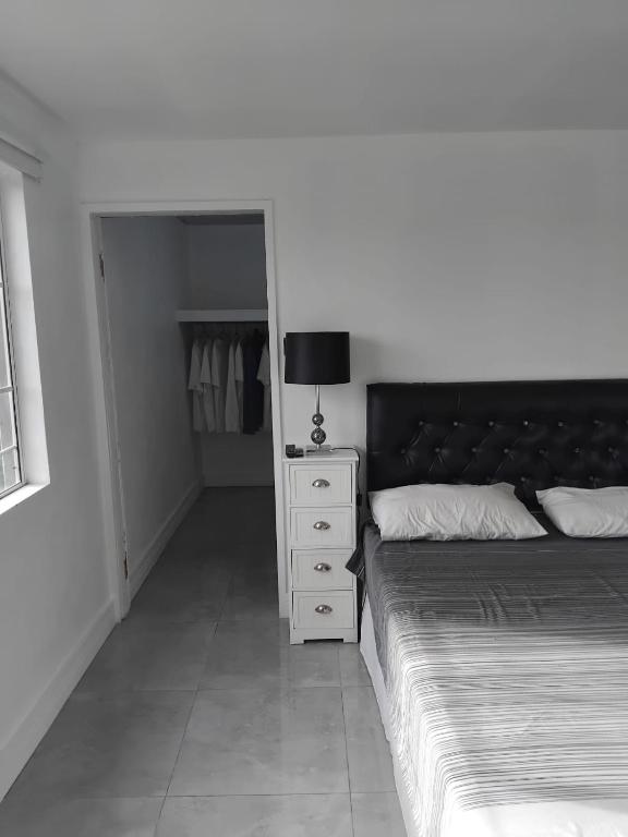 Clarke Place, Mandeville