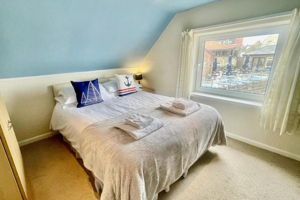 2Bed Maisonette-Sleeps 4-Balcony Sea views Wifi, Seahouses