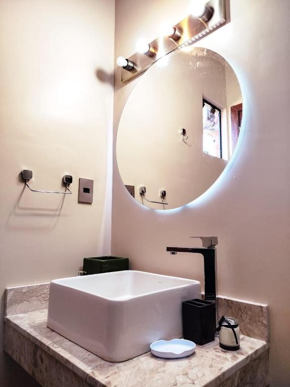 Hermosa casa nueva en Condominio a metros de Aqua village - 2
