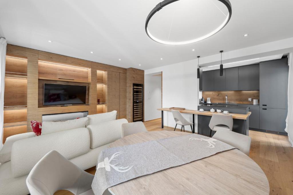 Luxury Lakeview Apartment in St Moritz Center - 2