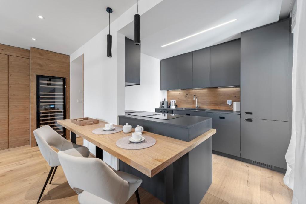 Luxury Lakeview Apartment in St Moritz Center - 3