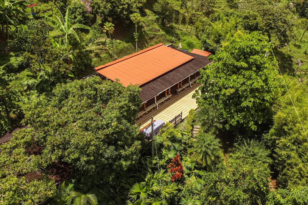 Hermosa Casa y Cabañas en Barbosa, Antioquia - 2