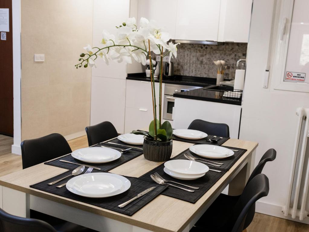 Madrid Puerta de Toledo en el centro de la ciudad Apartamento moderno en Madrid ideal para estancias corporativas y media estancia 15 días o mas Espacios amplios y confortables - 5