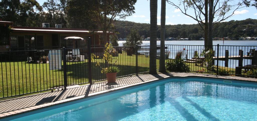 Lake Edge Apartments photo