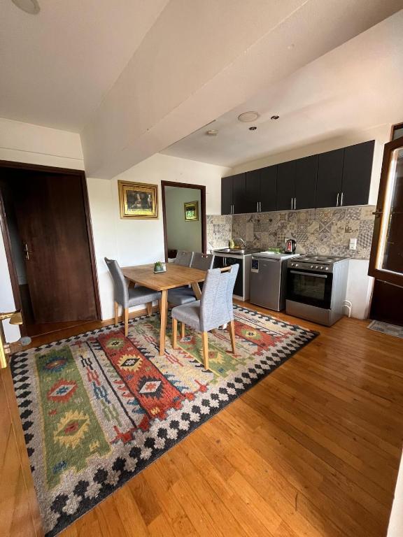 Vacation spot in Sarajevo in a calmest spacious area - 1