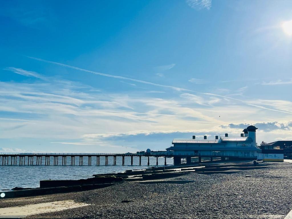 4-Bedroom House 5 mins to Beach & Parking, Felixstowe