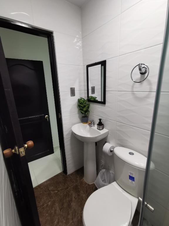 Habitación con baños privado, comparte zona social - 4