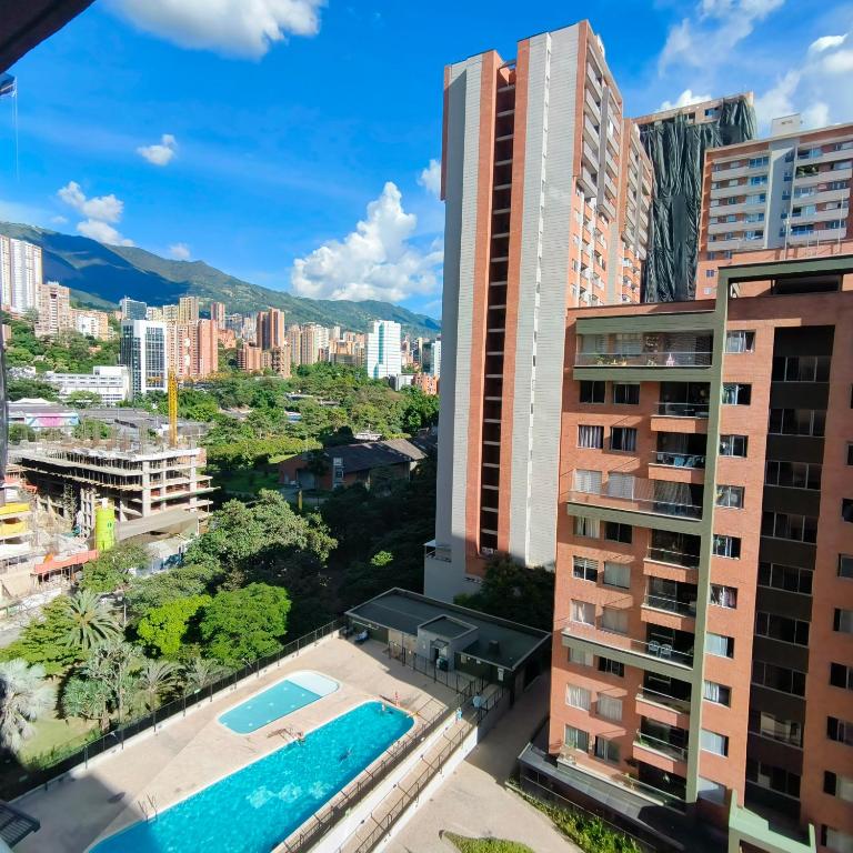 Apartamento Completo Poblado - Ubicacion Central con Parqueadero - 5
