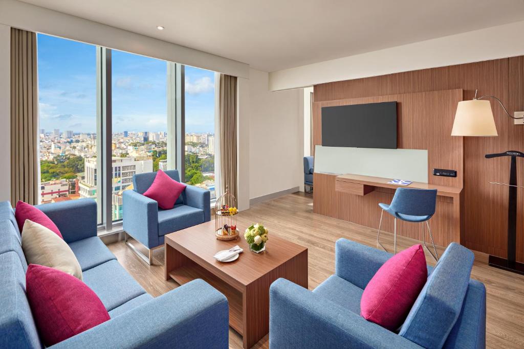 ห้องส่วนกลางสำหรับนั่งเล่น/ดูทีวี