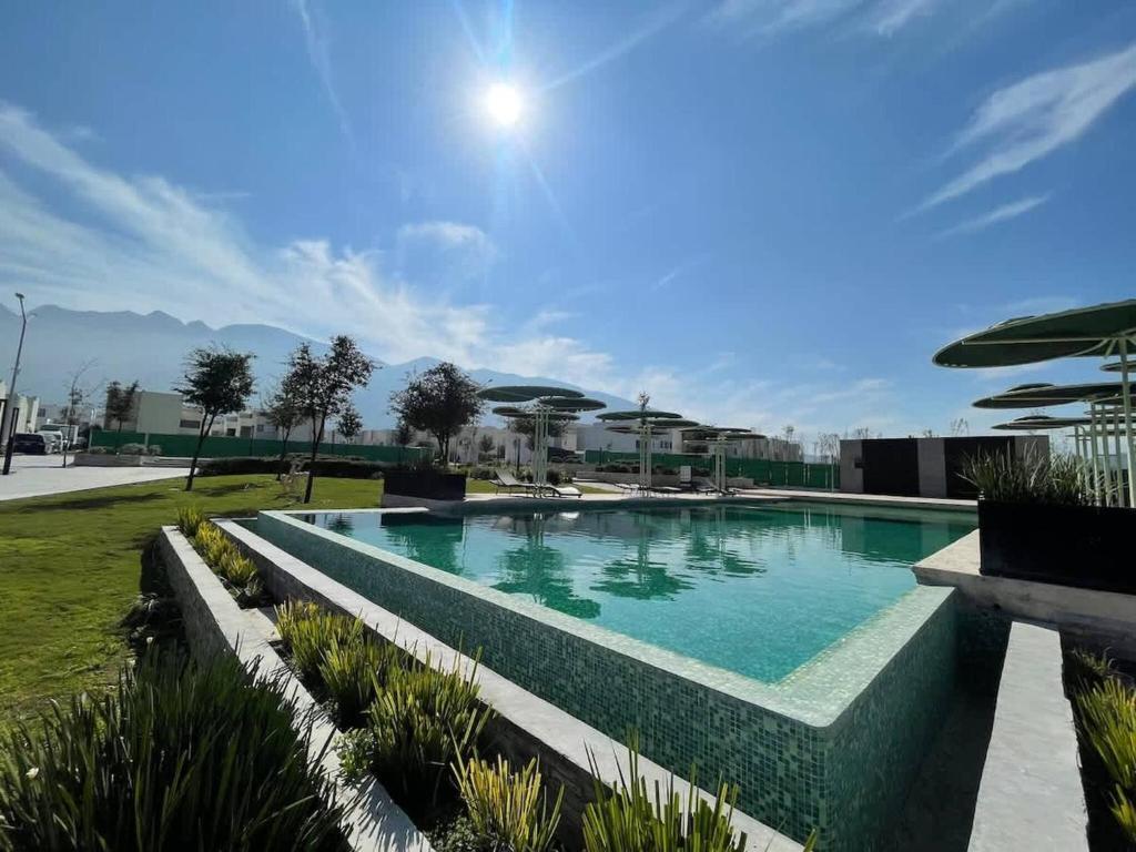 Modern home with pool, garden 24 7 security, Monterrey