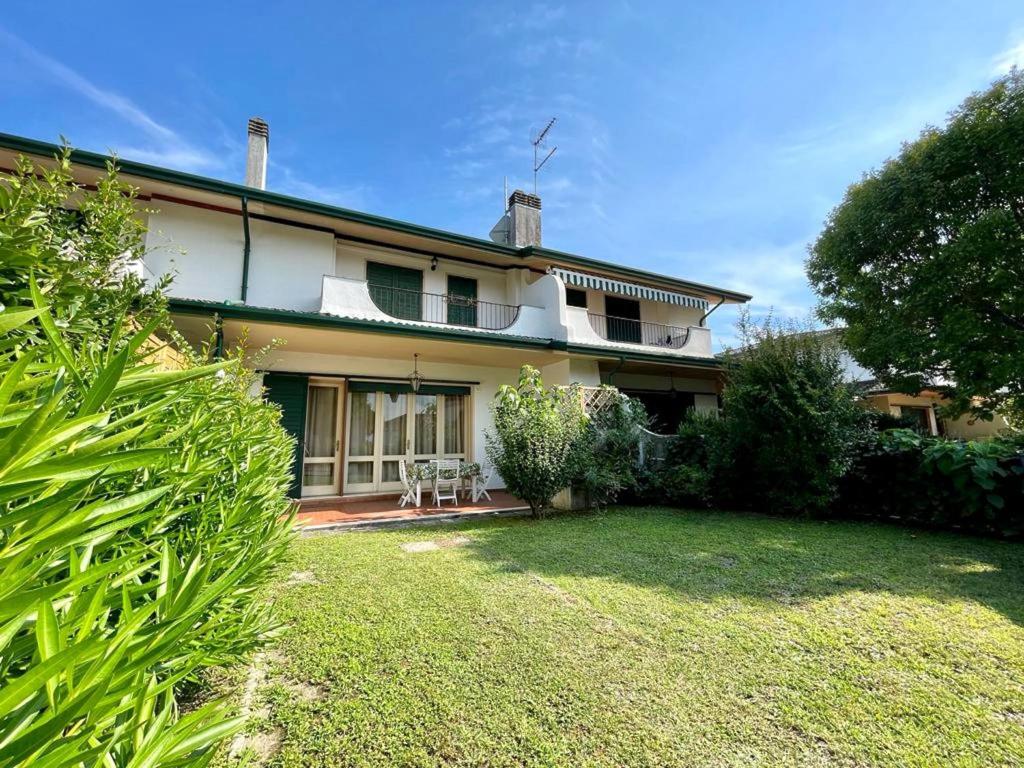 Lovely villa with a private garden - 1