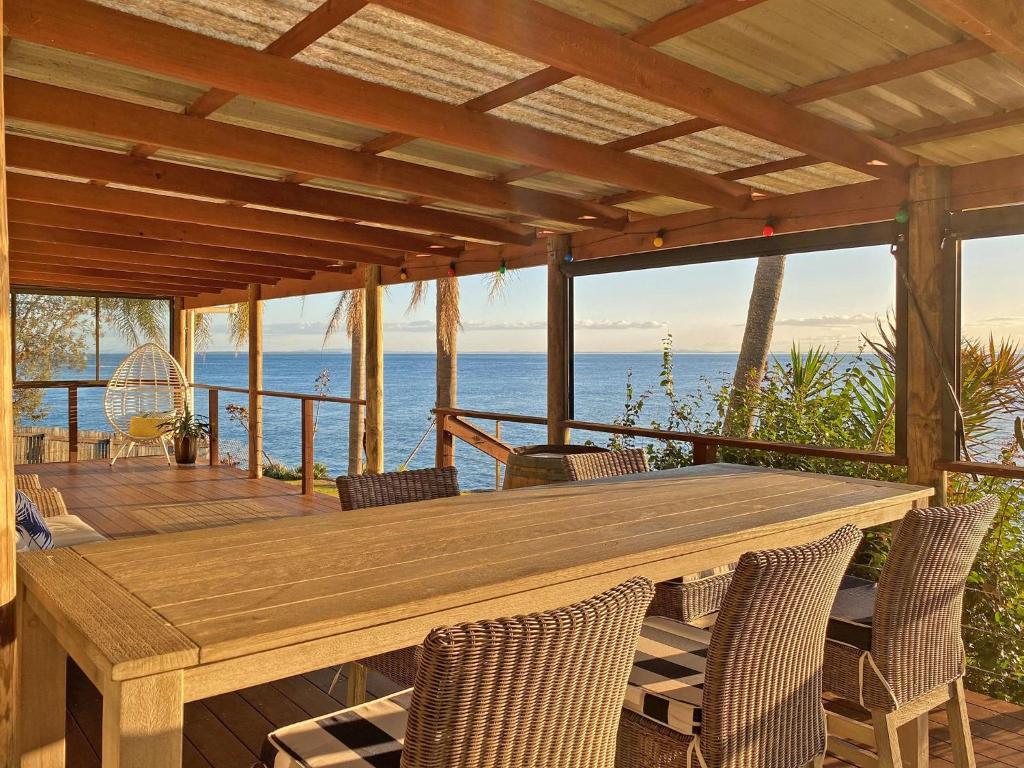 Amity Shaws, Amity Point