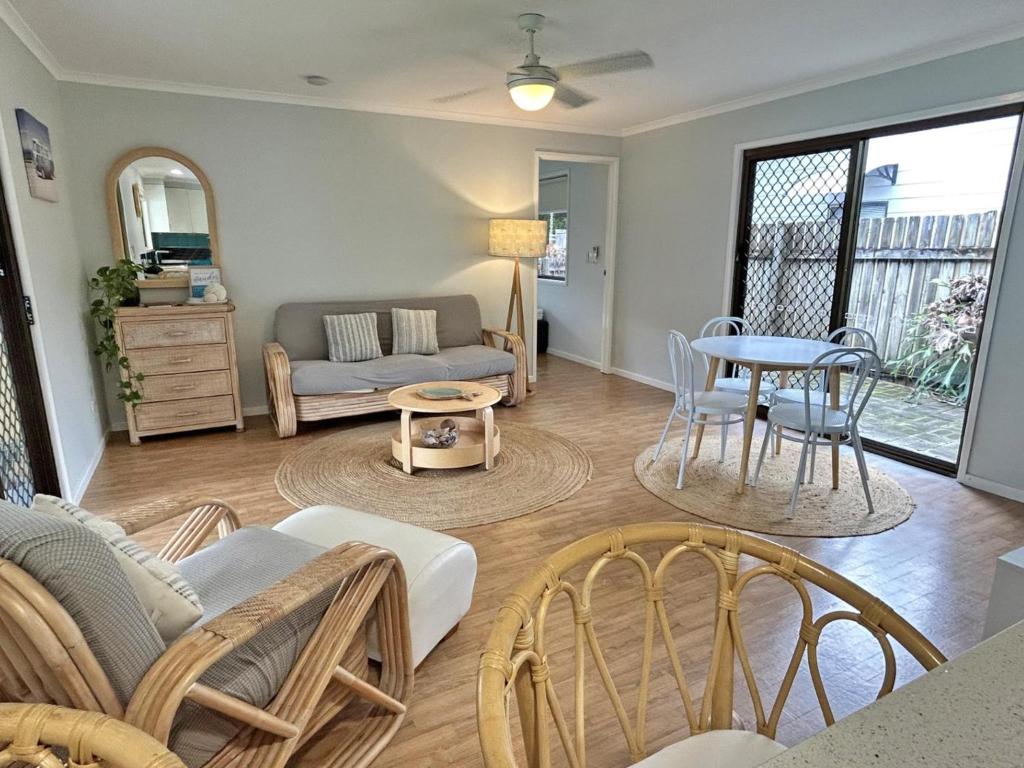 Happy Daze, Amity Point