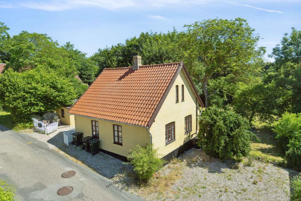 Old Local House From 1904 With Natural Garden, Tranekær