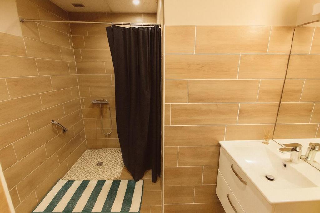 Appartement Neuf climatisé RDC à 100m des cures - 5