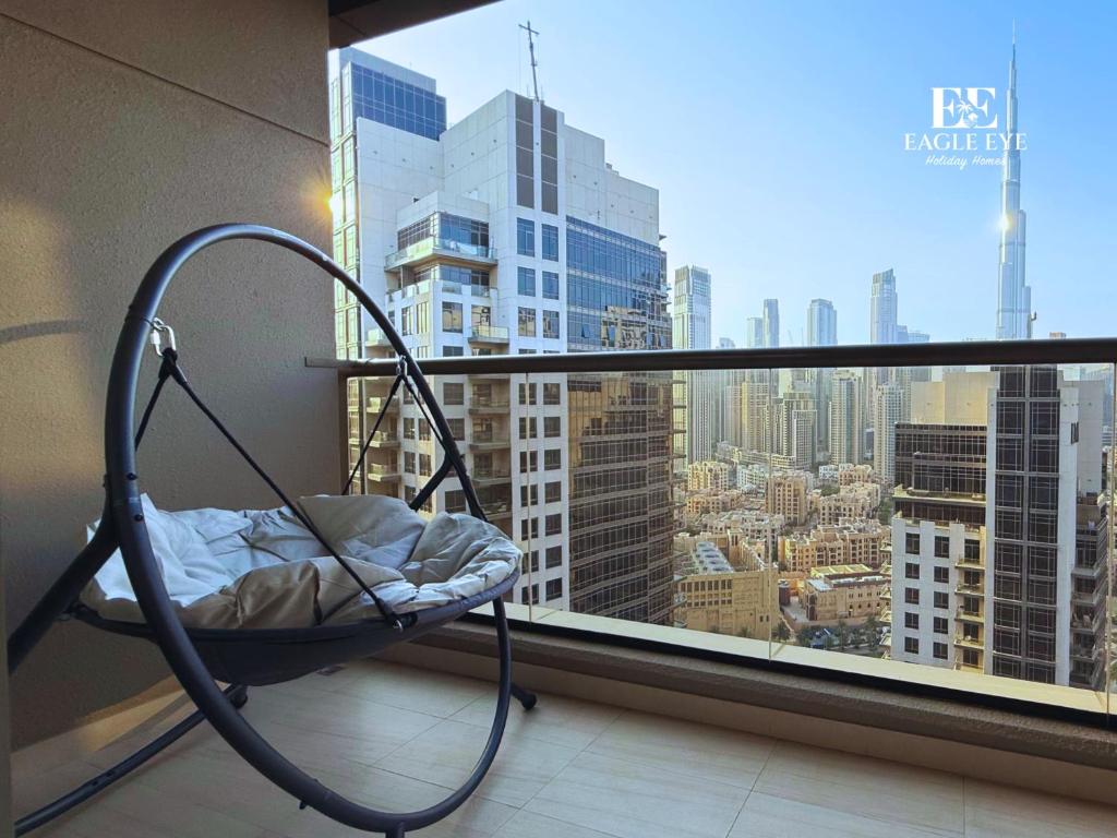 Spacious 1 Bed with Burj Khalifa View accommodates 3 or 4, Dubaj