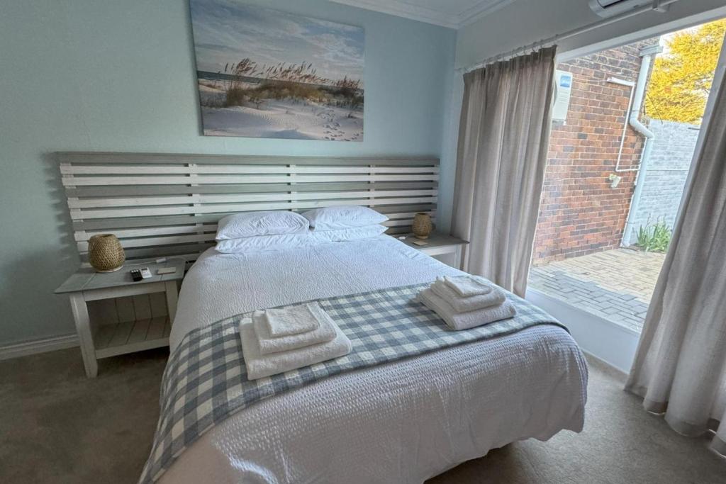 Cottage - Sleeps 4 - Pet friendly - Pool - Parking, Johannesburg