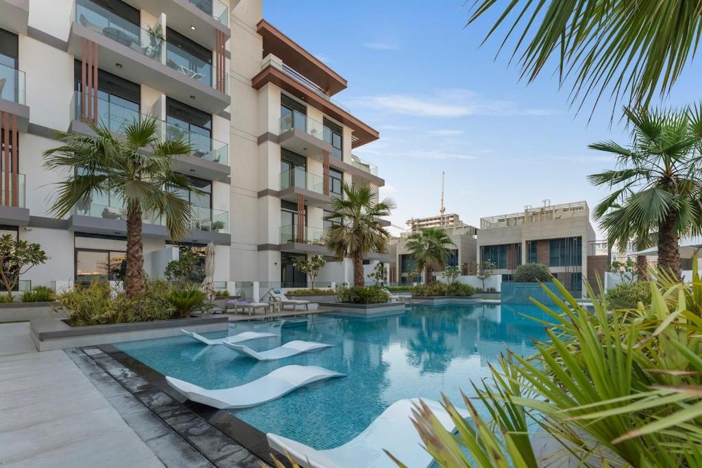 Modern 1BR with Terrace, Rooftop Pool and PS5 in JVC, Dubai