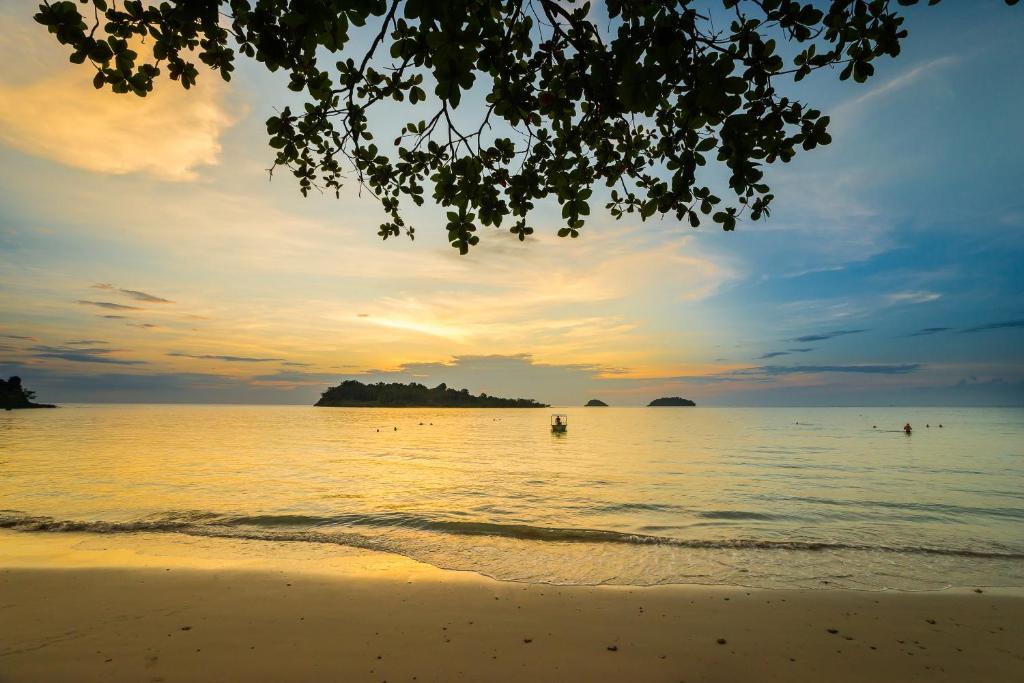 Ко чанг 2024. Silvan Koh Chang. Ко Чанг море. Sea view Koh Chang. Остров ко Чанг фото.