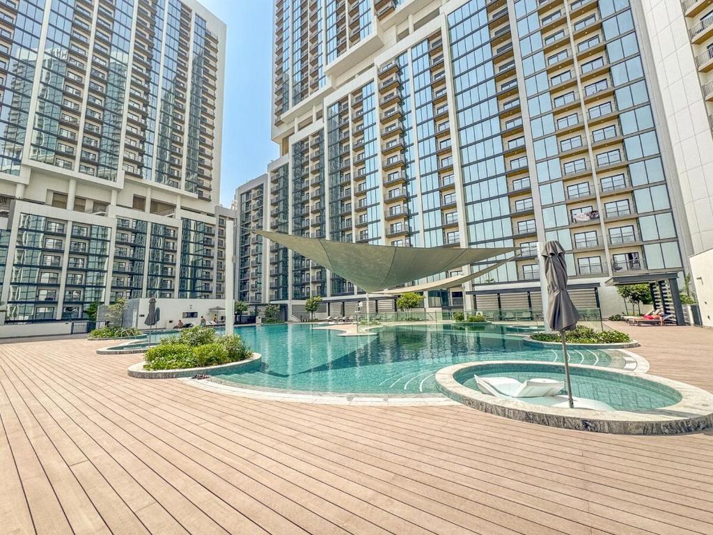 Vogue Sobha Hartland Three Bedroom plus maid Room Apartment with Balcony, With Full Access to all Amenities, Dubaj