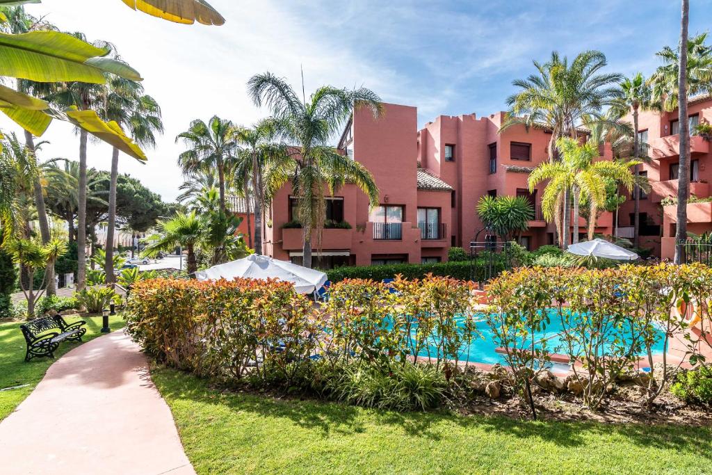 Beachside Penthouse Elviria 2 Bedrooms, pools open all year, gym & parking - 1