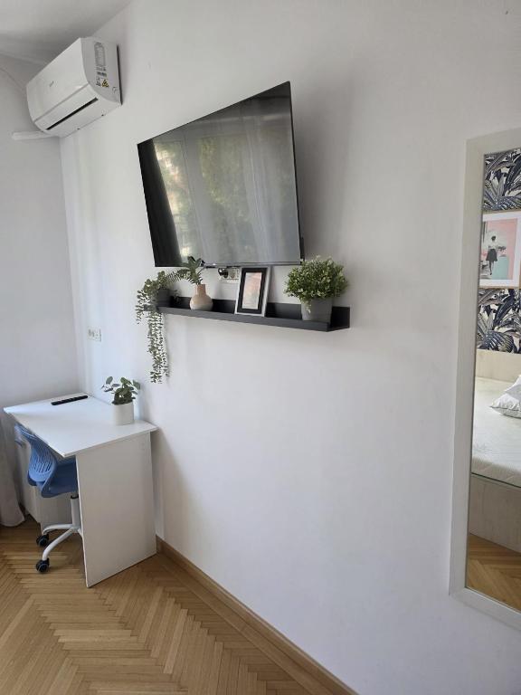 OSHRY Bliss, Bukurešť