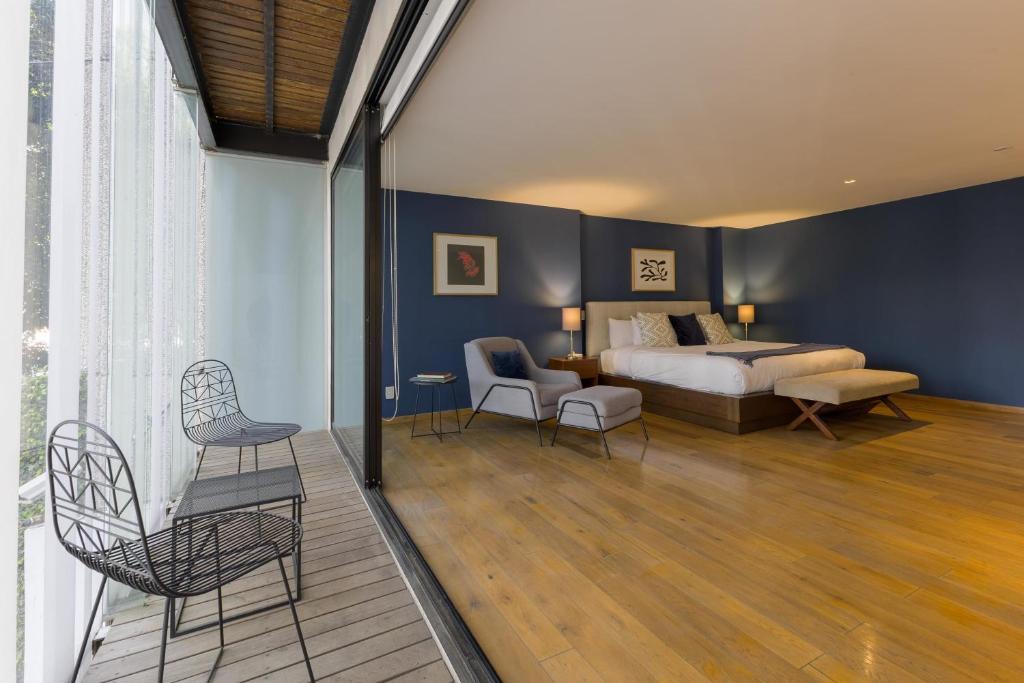 Capitalia Refined Design in an Ideal Location - 1
