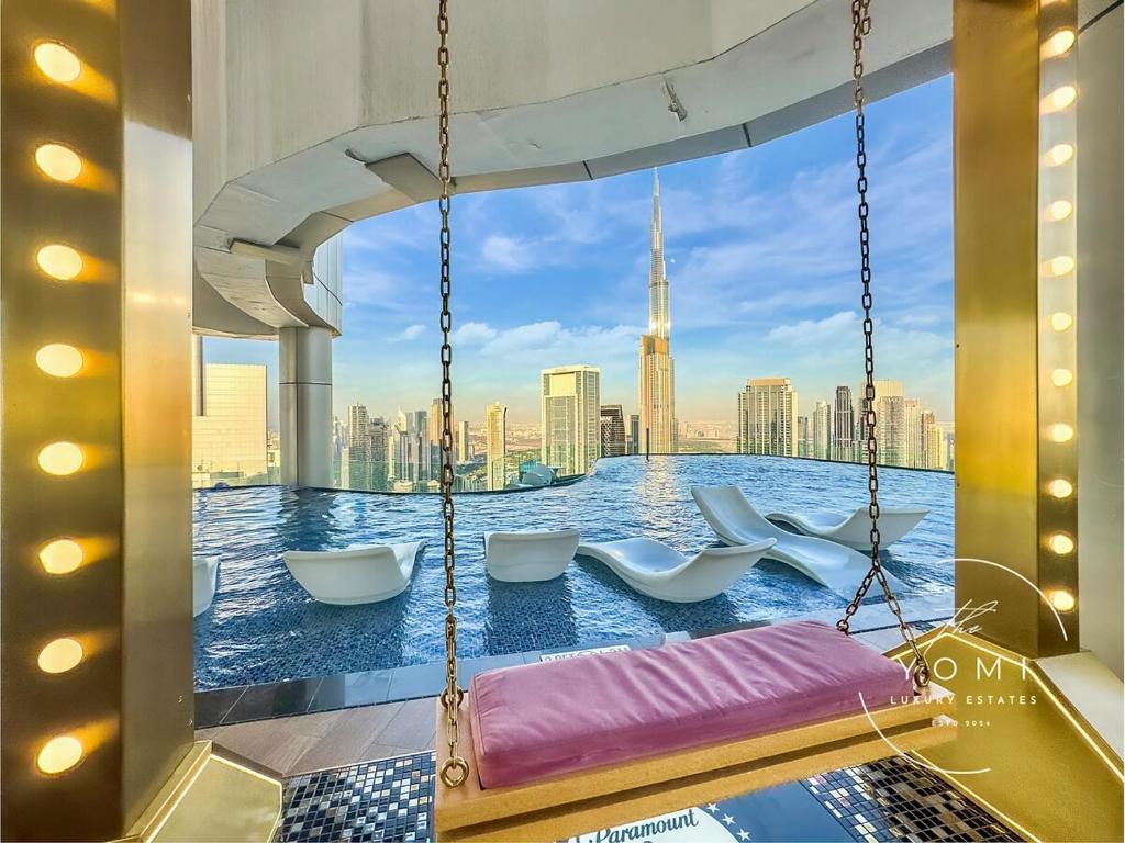 Burj Khalifa &Sea Views, Luxury 2BR, 5-Star Amenities, Dubaï
