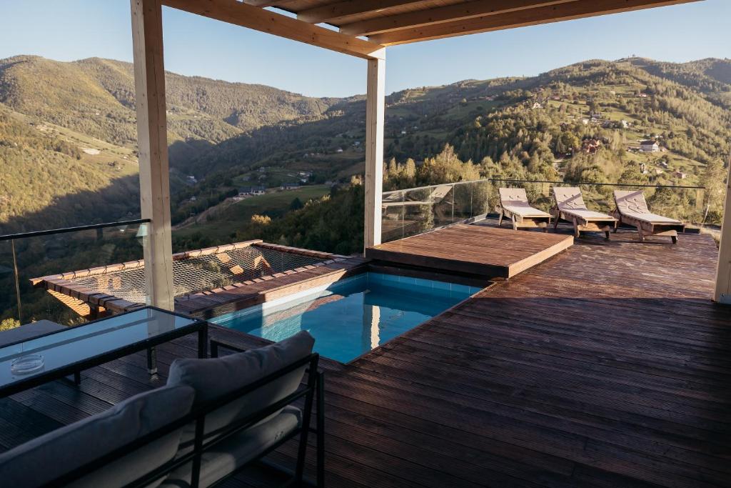 Elysium Cabin, Muntele Rece