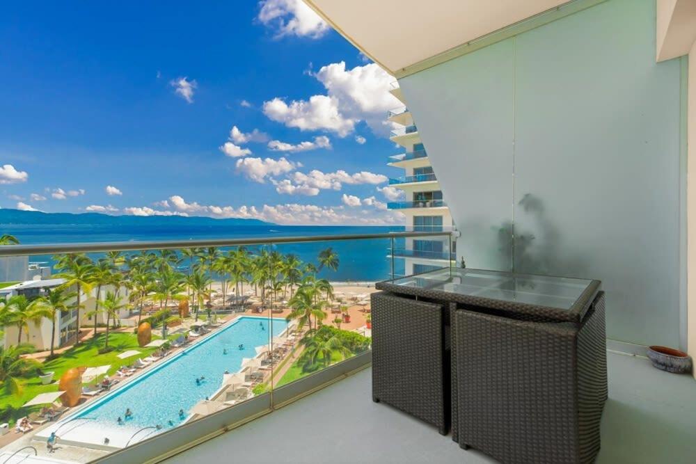 Oceanview 3BR Apt with Beach Access - Pool - Gym - 1